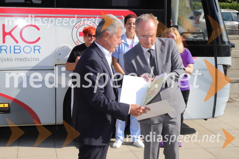  Drago Cotar, nekdanji direktor Zavarovalnega združenja, predsednik NK Maribor in organizacijskega odbora Zlate lisice; prim. doc. dr. Jernej Završnik, dr. med., spec., direktor Zdravstvenega doma dr. Adolfa DrolcaKrvodajalska akcija Vijol'čna kri za vse ljudi 2021