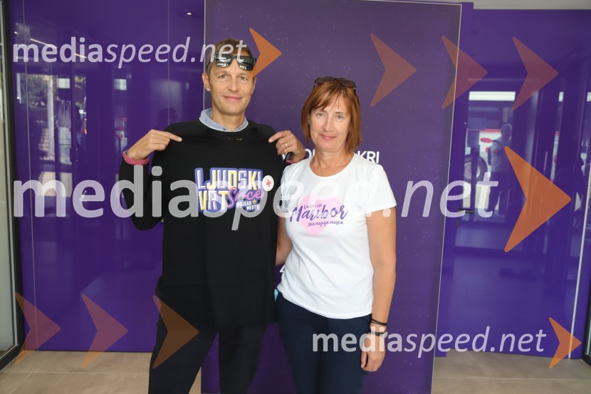  Metod Dolinšek, sekretar Rdečega Križa Maribor;  Tatjana  Žižek, strokovna sodelavka RK mariborKrvodajalska akcija Vijol'čna kri za vse ljudi 2021