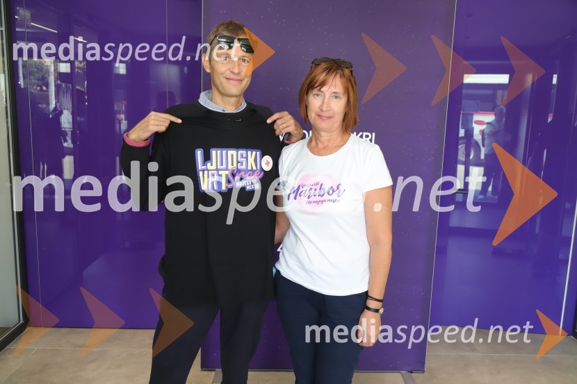  Metod Dolinšek, sekretar Rdečega Križa Maribor;  Tatjana  Žižek, strokovna sodelavka RK mariborKrvodajalska akcija Vijol'čna kri za vse ljudi 2021