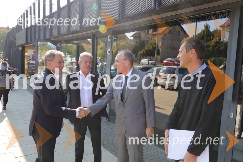  Bojan Ban, direktor NK Maribor;  Drago Cotar, nekdanji direktor Zavarovalnega združenja, predsednik NK Maribor in organizacijskega odbora Zlate lisice; prim. doc. dr. Jernej Završnik, dr. med., spec., direktor Zdravstvenega doma dr. Adolfa Drolca;  Metod Dolinšek, sekretar Rdečega Križa MariborKrvodajalska akcija Vijol'čna kri za vse ljudi 2021