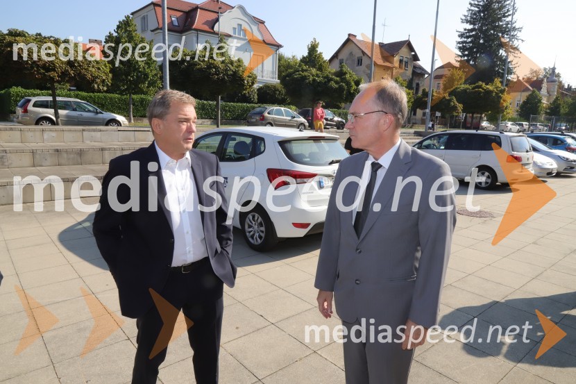  Bojan Ban, direktor NK Maribor; prim. doc. dr. Jernej Završnik, dr. med., spec., direktor Zdravstvenega doma dr. Adolfa DrolcaKrvodajalska akcija Vijol'čna kri za vse ljudi 2021