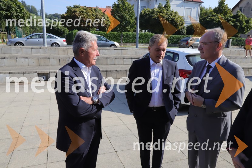  Drago Cotar, nekdanji direktor Zavarovalnega združenja, predsednik NK Maribor in organizacijskega odbora Zlate lisice;  Bojan Ban, direktor NK Maribor; prim. doc. dr. Jernej Završnik, dr. med., spec., direktor Zdravstvenega doma dr. Adolfa DrolcaKrvodajalska akcija Vijol'čna kri za vse ljudi 2021