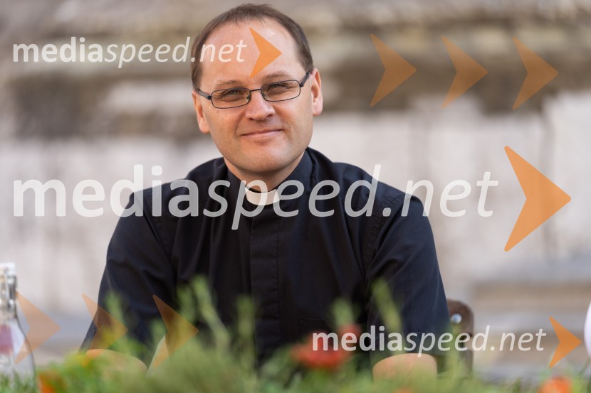  doc. dr. Andrej  Naglič, župnik v KranjuV Kranju odprli novo razgledno točko – zvonik cerkve sv. Kancijana