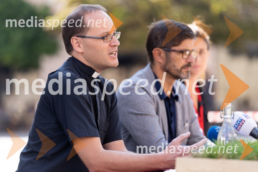  doc. dr. Andrej  Naglič, župnik v KranjuV Kranju odprli novo razgledno točko – zvonik cerkve sv. Kancijana