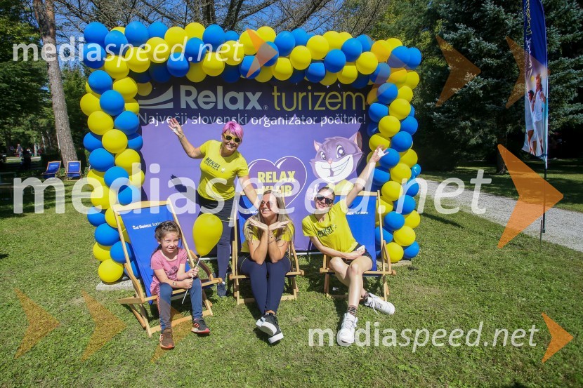  Klavdija Hercog, pevka;  ... ;  ... Družinski festival Mačje mesto 2021