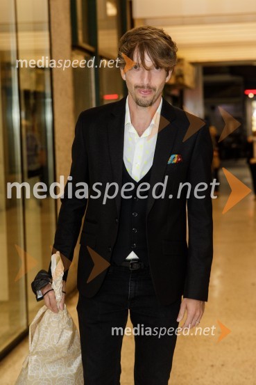  Aljoša Bagola, kreativec, kolumnist, predavatelj in knjižni avtorZimska poroka, premiera MGL Ljubljana