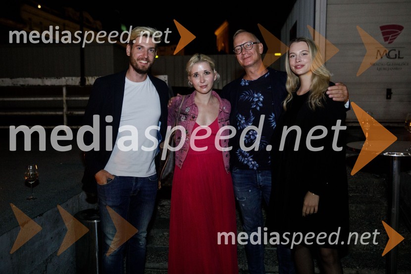  Robert Korošec, igralec;  ... ;  Uroš Smolej, igralec;  ... Zimska poroka, premiera MGL Ljubljana