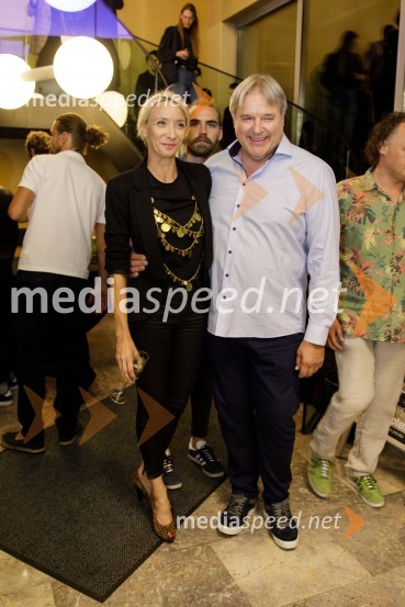  Mojca Funkl, igralka;  Jožef Ropoša, igralecZimska poroka, premiera MGL Ljubljana