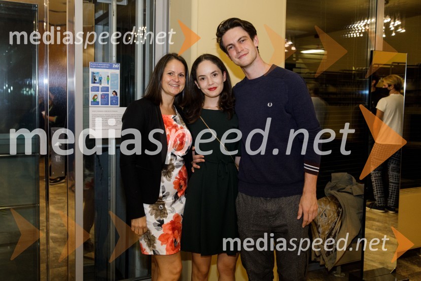  ... ;  Lara Wolf Završnik, igralka;  ... Zimska poroka, premiera MGL Ljubljana