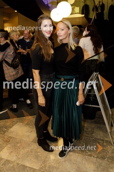  Nina Rakovec, igralka, pevka;  Viktorija Bencik Emeršič, igralkaZimska poroka, premiera MGL Ljubljana