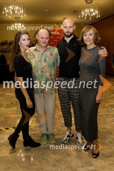  Nina Rakovec, igralka, pevka;  Gašper Jarni, igralec;  Jaka Lah, igralec;  Mirjam Korbar, igralkaZimska poroka, premiera MGL Ljubljana