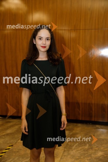  Lara Wolf Završnik, igralkaZimska poroka, premiera MGL Ljubljana