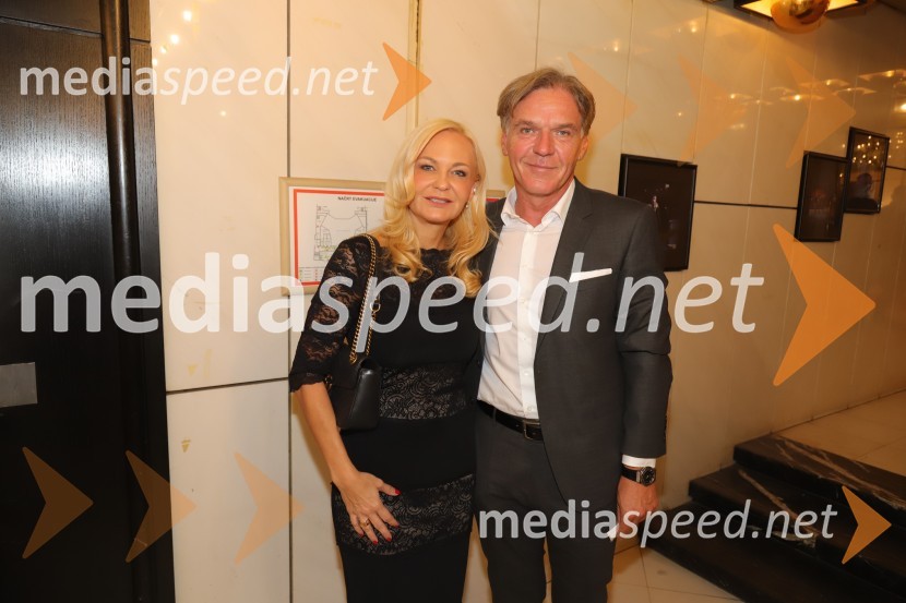 dr. Jerneja Kastelic, direktorica sektorja za gospodarjenje z objekti in najemniki, Mercator d.d.; mag. David Kastelic, predsednik uprave, Zavarovalnica Sava, d.d.Slovesno obeleženje 30-letnice umetniškega delovanja Edwarda Cluga, SNG Maribor