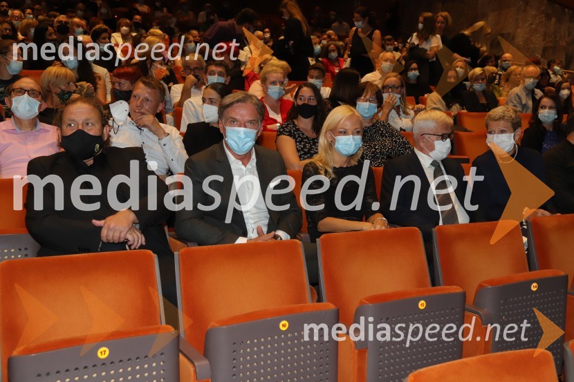  Darko  Brlek, direktor in umetniški vodja, Festival Ljubljana; mag. David Kastelic, predsednik uprave, Zavarovalnica Sava, d.d.; dr. Jerneja Kastelic, direktorica sektorja za gospodarjenje z objekti in najemniki, Mercator d.d.; dr. Peter  Čeferin, pravnik, pisatelj;  Rija  Čič, inženirka tekstilne industrijeSlovesno obeleženje 30-letnice umetniškega delovanja Edwarda Cluga, SNG Maribor