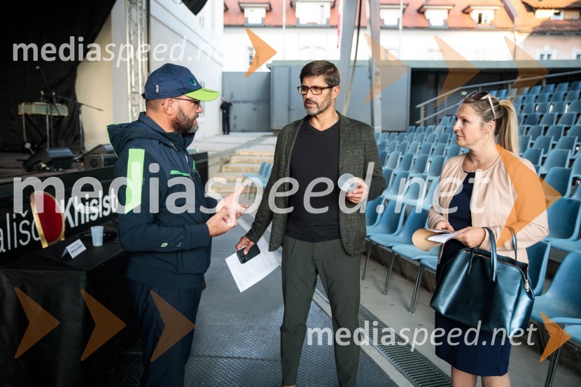  Matjaž  Berčon, direktor Komunale Kranj;  Matjaž Rakovec, župan Mestne občine Kranj;  ... Pero Lovšin in novinarska konferenca o Zero waste strategiji Komunale Kranj