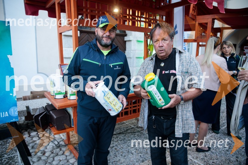  Matjaž  Berčon, direktor Komunale Kranj;  Peter Lovšin - Pero, pevecPero Lovšin in novinarska konferenca o Zero waste strategiji Komunale Kranj
