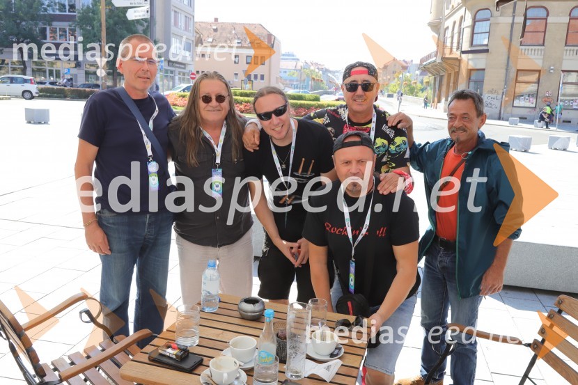  Marko Soršak-Soki, bobnar, skupina Elvis Jackson100 bobnarjev in Marko Soršak Soki na Glavnem trgu v Mariboru