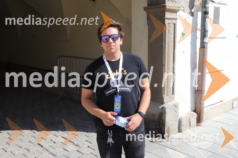  Sani Smajič, bobnar100 bobnarjev in Marko Soršak Soki na Glavnem trgu v Mariboru