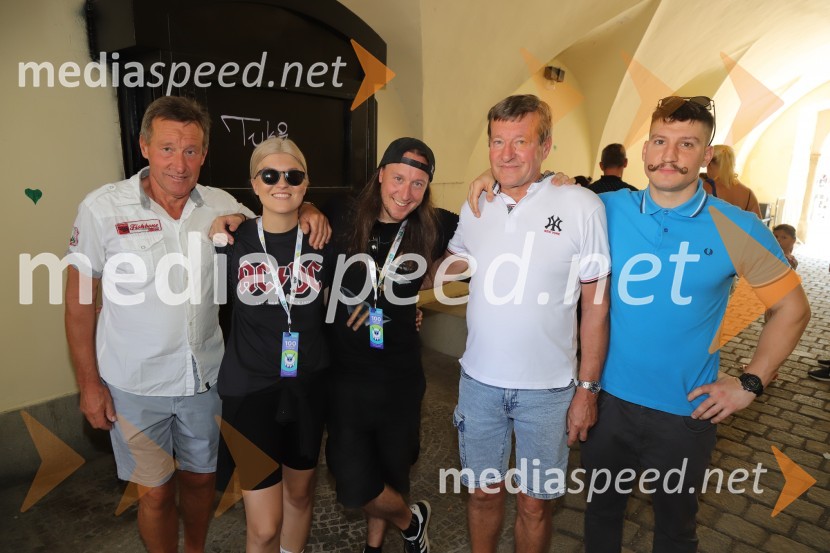  Marko Soršak-Soki, bobnar, skupina Elvis Jackson100 bobnarjev in Marko Soršak Soki na Glavnem trgu v Mariboru