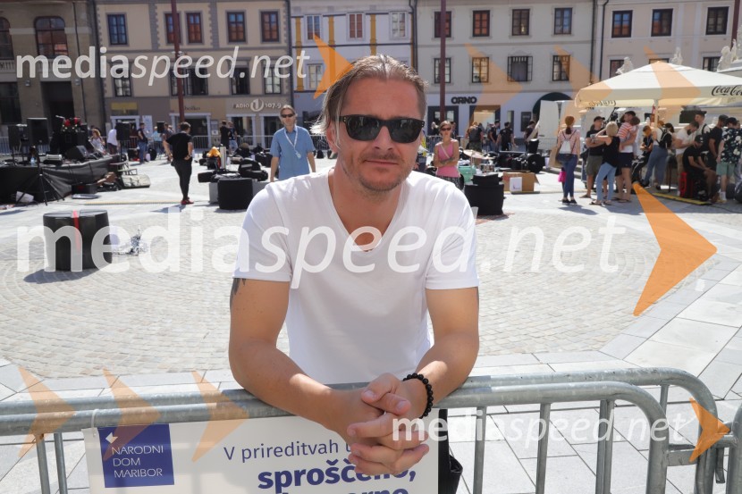  Sebastijan Matul, Rock Radio100 bobnarjev in Marko Soršak Soki na Glavnem trgu v Mariboru