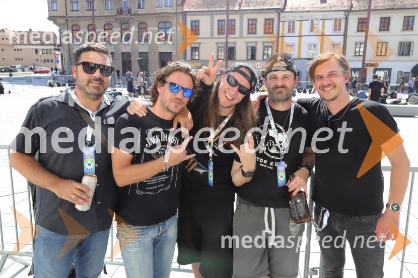  Marko Soršak-Soki, bobnar, skupina Elvis Jackson100 bobnarjev in Marko Soršak Soki na Glavnem trgu v Mariboru