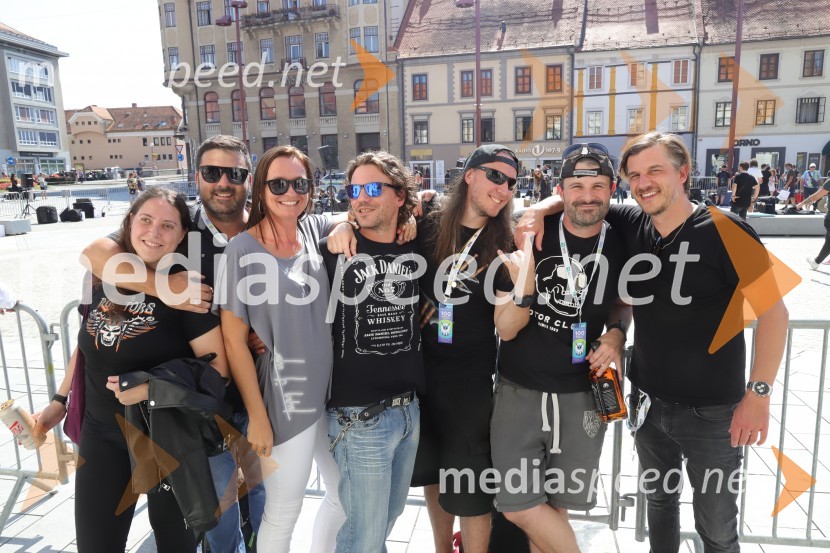  Marko Soršak-Soki, bobnar, skupina Elvis Jackson100 bobnarjev in Marko Soršak Soki na Glavnem trgu v Mariboru