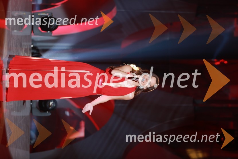  Karin Zemljič, pevkaRaiven je zmagovalka slovenske popevke 2021