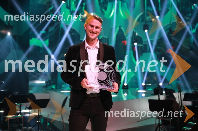  Gregor Ravnik, pevecRaiven je zmagovalka slovenske popevke 2021