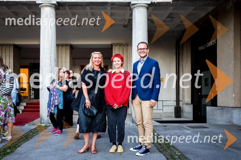  Tatjana Doma, dramaturginja SLG Celje;  Lola Doma;  ... Pravi heroji, premiera SLG Celje