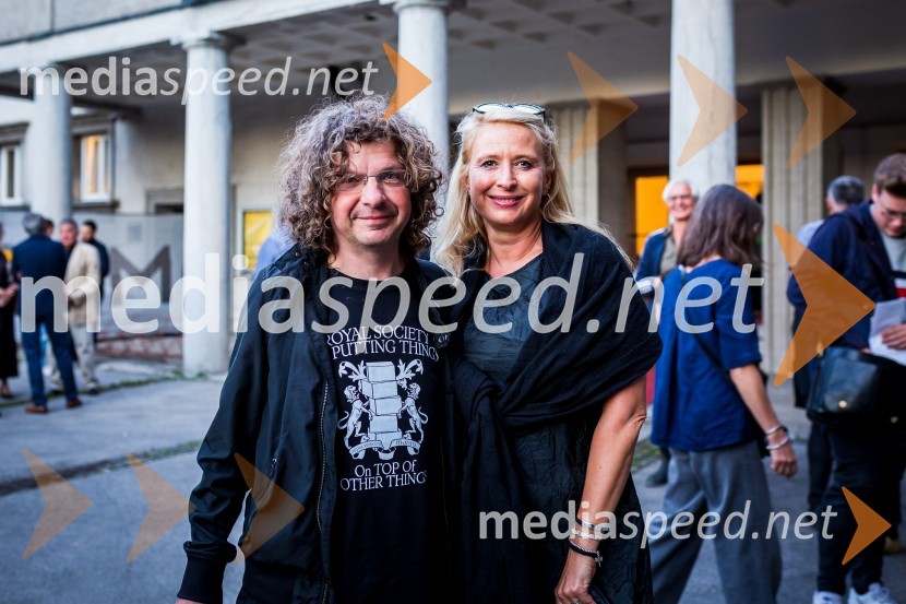  Matjaž Latin, režiser in igralec;  Tatjana Doma, dramaturginja SLG CeljePravi heroji, premiera SLG Celje