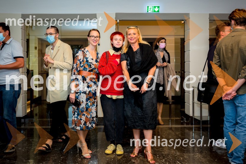  Barbara Petrovič, vodja marketinga in odnosov za javnostmi SLG Celje;  Lola Doma;  Tatjana Doma, dramaturginja SLG CeljePravi heroji, premiera SLG Celje
