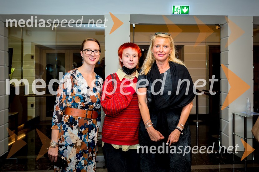  Barbara Petrovič, vodja marketinga in odnosov za javnostmi SLG Celje;  Lola Doma;  Tatjana Doma, dramaturginja SLG CeljePravi heroji, premiera SLG Celje