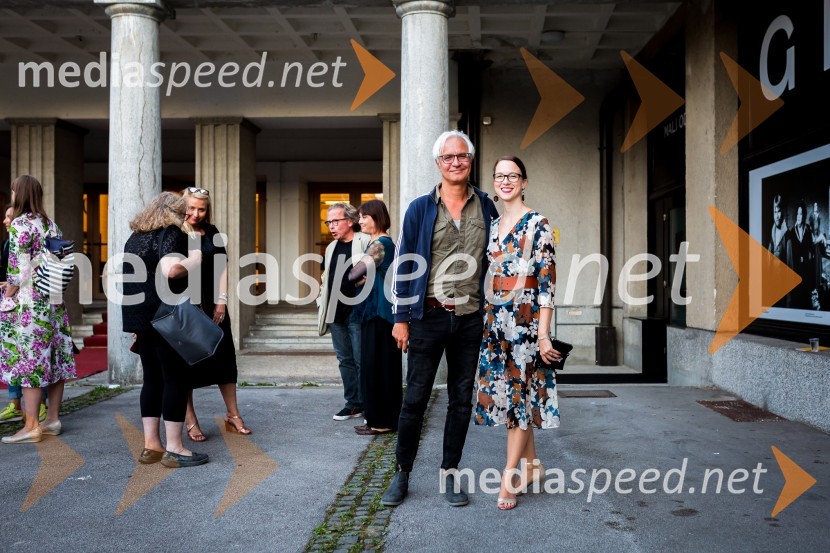  Rok Vilčnik, pesnik, dramatik, glasbenik;  Barbara Petrovič, vodja marketinga in odnosov za javnostmi SLG CeljePravi heroji, premiera SLG Celje